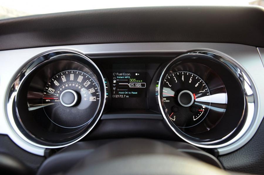  Ford Mustang V6 2012 года  (фото 82 из 133)
